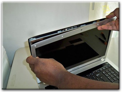 Замена экрана ноутбука Samsung в Пышме